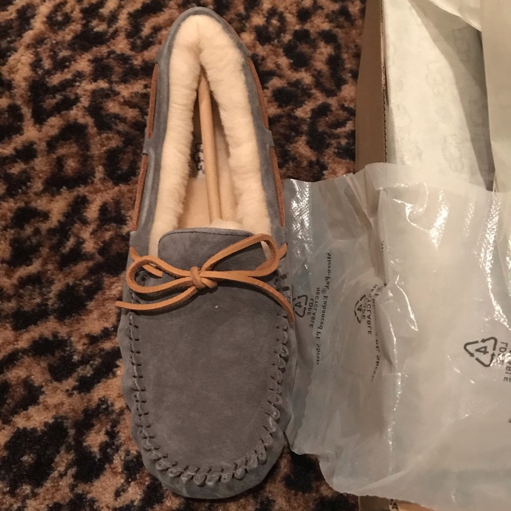 NIB Women’s Size 12 Ugg slippers